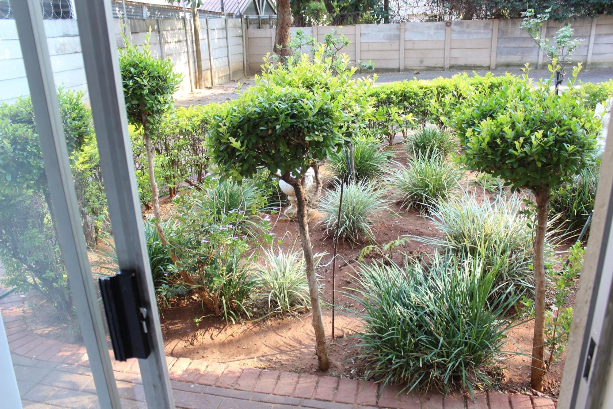 Purple Olive Guest House Pretoria Exterior photo