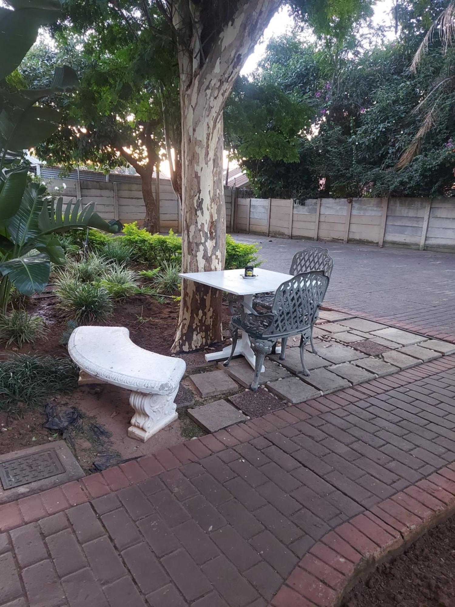 Purple Olive Guest House Pretoria Exterior photo